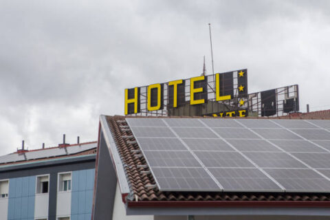 Saulės elektrinės: naujos galimybės turizmui ir viešbučiams